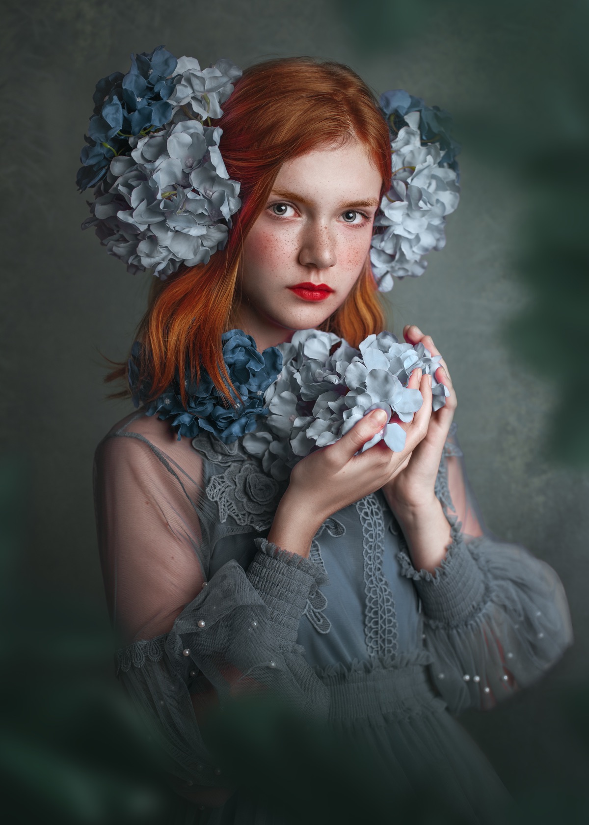 Retrato Fine Art infantil con flores y algodón