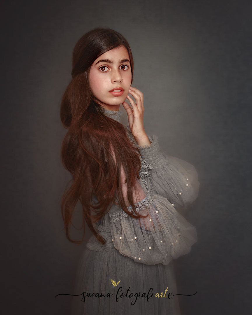 Retrato Fine Art infantil con vestido gris